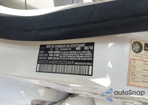 2012 Mercedes-Benz C 250 Luxury z USA, uszkodzony, nr VIN WDDGF4HB9CR222469